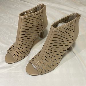 NEW Heals from a.n.a | size 8.5